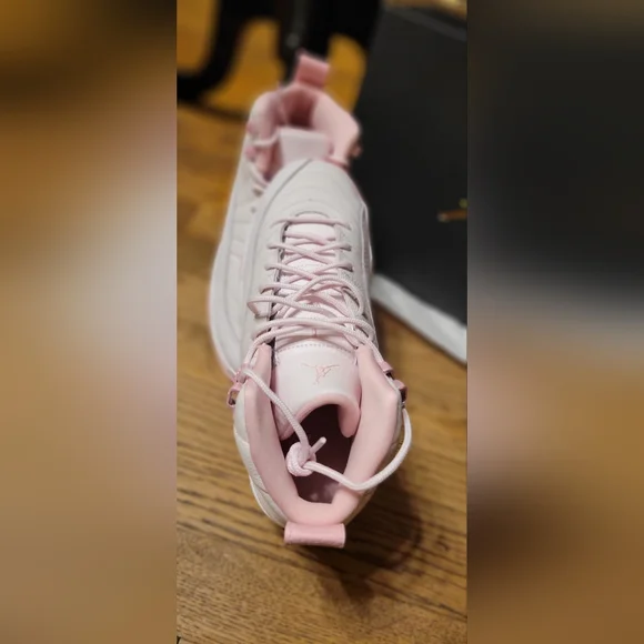 Jordan Kids Sneakers in White and Light Pink - Picture 8 of 13